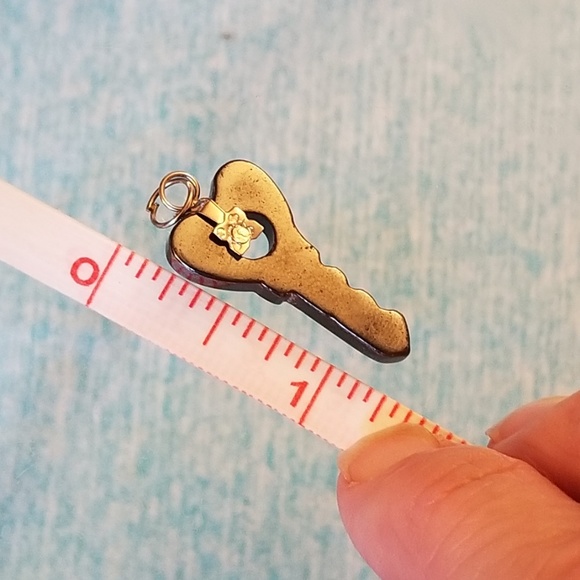 4/$20 NWT Hemalyke Key Pendant SLP White Crystal - Picture 2 of 7